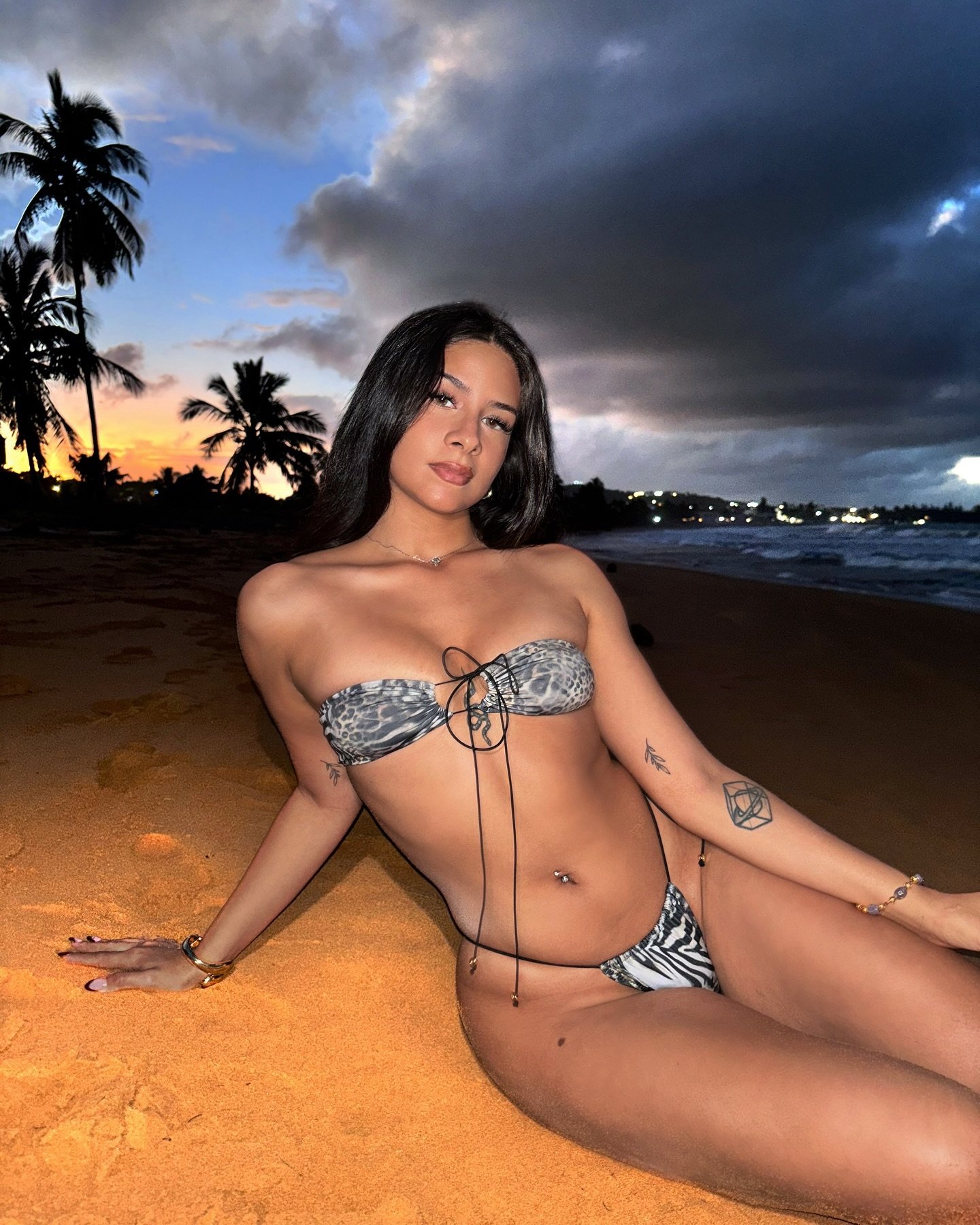 Dilahila Enid wearing Roxy Top and Bottom - Animal by Bananhot